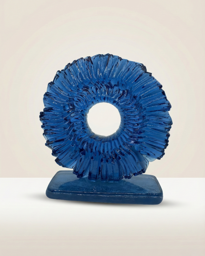 Derin Mavi: Kobalt Dokulu Cam Disk Heykel