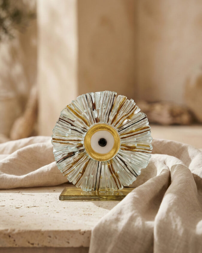 Kehribar Tılsımı: Ayaklı Cam Nazar Dekoru (15 cm)