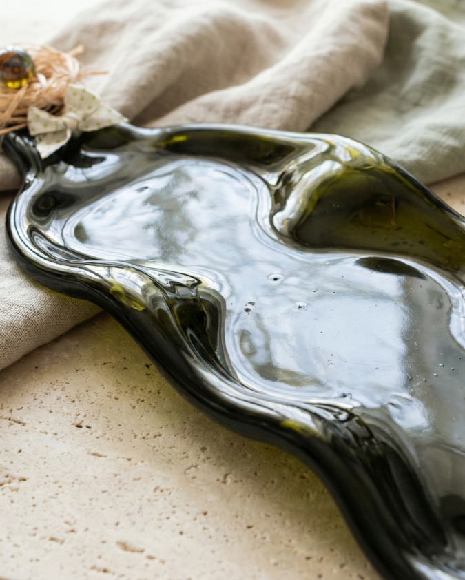 Şarap Şişesinden Peynir Tabağı